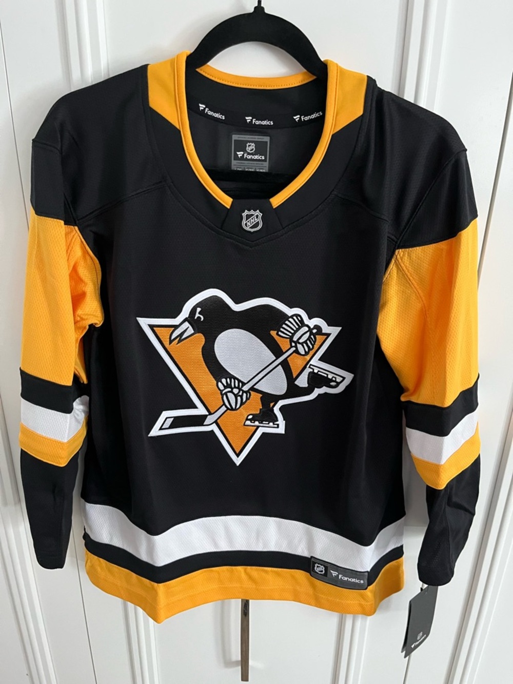 NWT Pittsburgh Penguins Hockey Jersey with Embroidered Crest